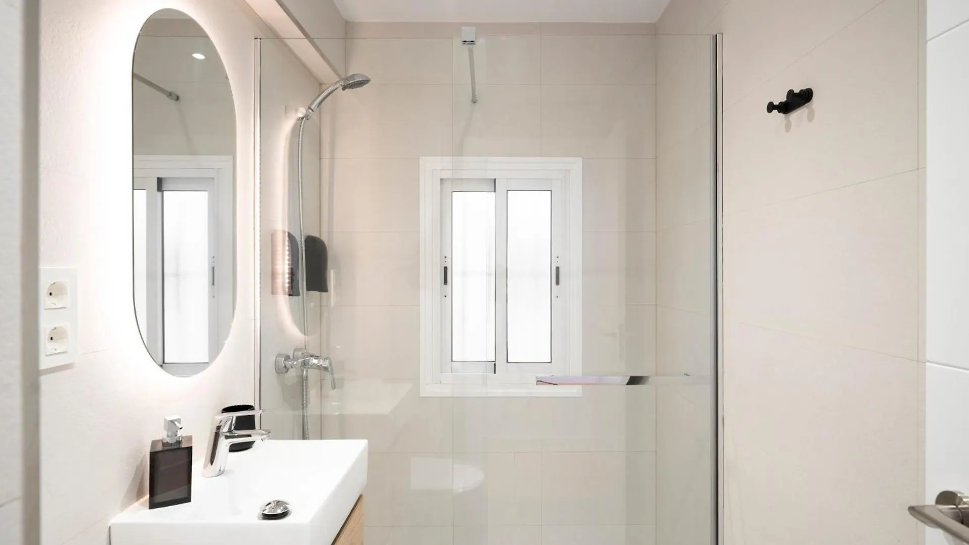 Ronda Suites Junto Estacion Tren Y Hospitales Granada Apartment